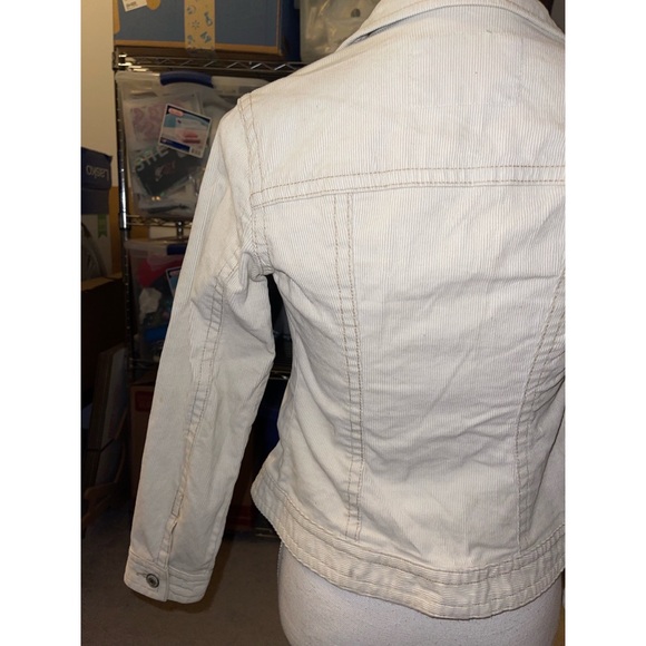 Kid’s Cream Old Navy Clothing Jean Jacket 🤎 - Picture 15 of 16